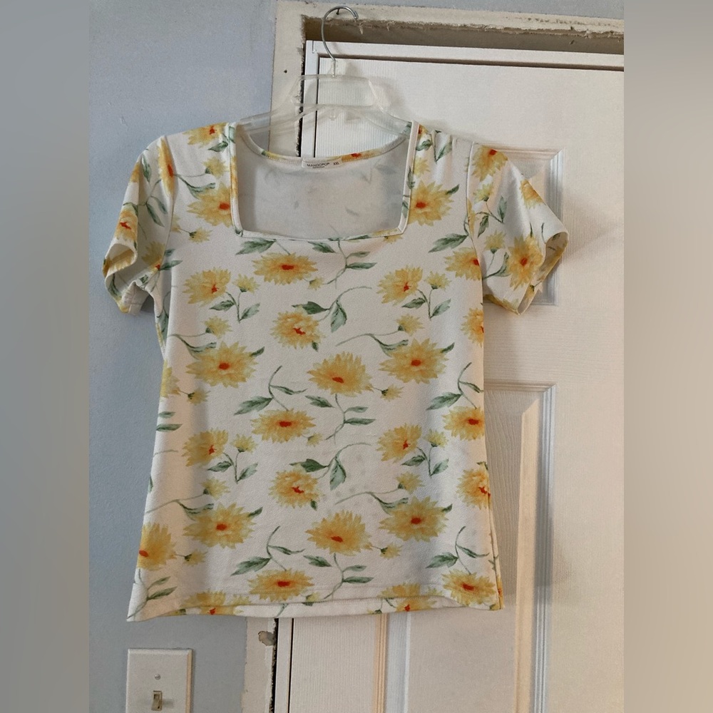 Super cute shirt for spring and summer